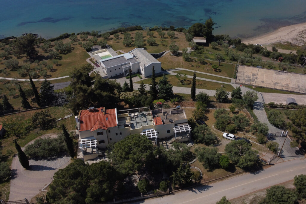 Direct beach access through a private path and panoramic rooftop views.